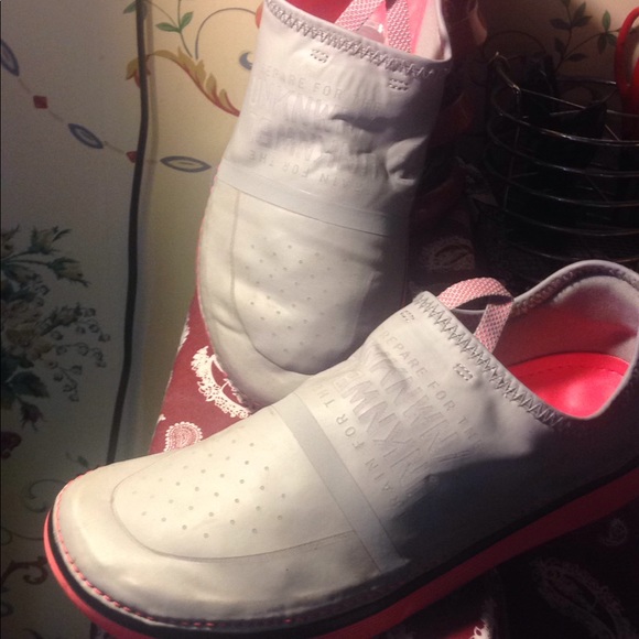 Reebok Shoes - Reebok gray slip on cross fit shoe size 11 m nice